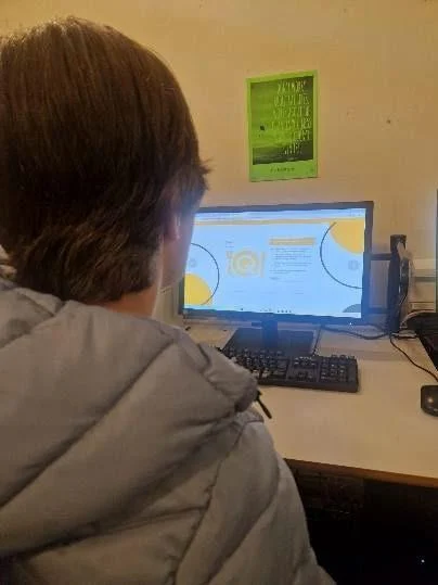 A participant using a computer during digital learning